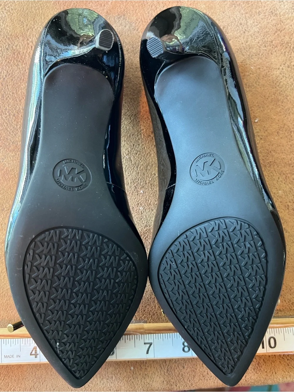 Michael Kors Black Patent Pointed-Toe Heels with Gold MK Charm Bow size 6